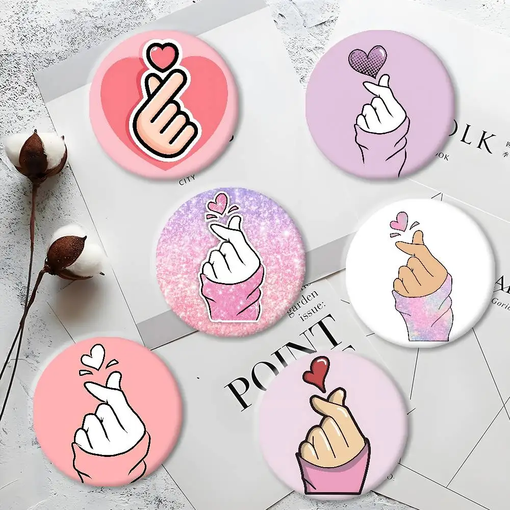 Korean Finger Heart Hand Badges Tinplate Soft Button Pin Brooch Metal Badge Custom Jewelry Accessories Hat Bag Lapel