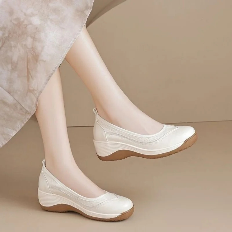 Women's Slip-On Wedge Flats - Minimalist Casual Shoes with Cushioned Sole & Stable Low-Heel Design for Everyday Comfort