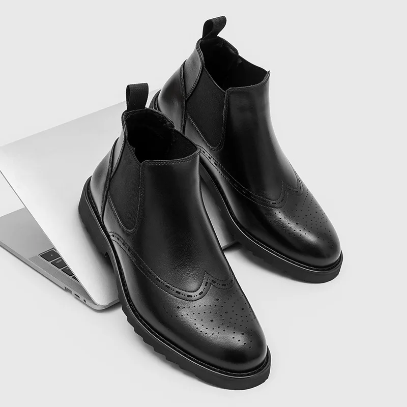 New 2026 Vintage British Men Leather Shoes Autumn Spring Business Outdoor Work Tooling Ankle Boots Brogue Chelsea Boots