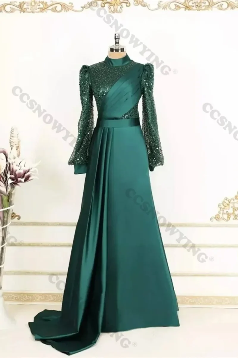 

Платье женское вечернее атласное с блестками и длинным рукавом