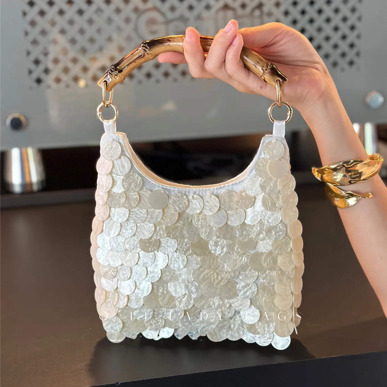 

2026 New Shell Beading Handbag for Women French Fashion Elegant Luxurious Design Sequins Tassel Bamboo Handle Evening Bags