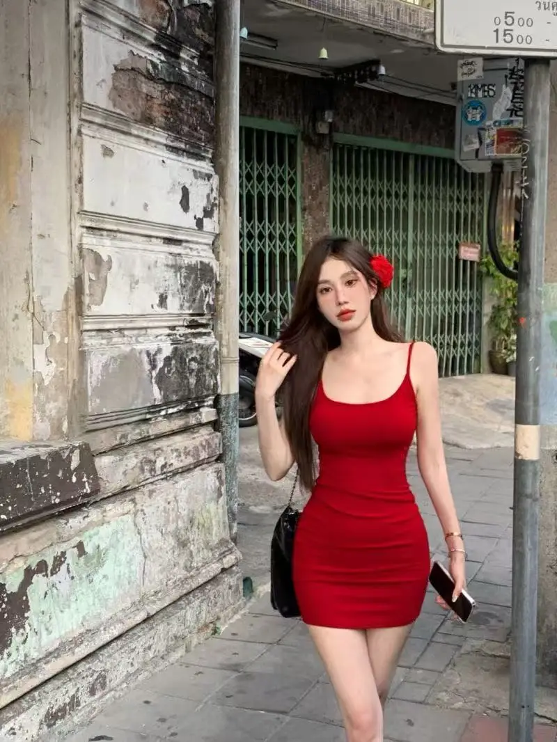 Pure wind rode strik uitgehold mooi rugontwerp halterjurk vrouwelijke zomer sexy slim-fit pakket hippe rok