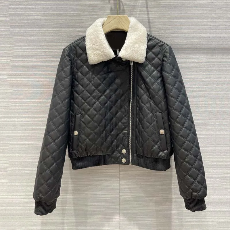 Woemn Coat Winter Short Length 2023 New Fashion Thick Warm Genuine Leather Jacket Real Wool Collar Diamond Lattice Decoration