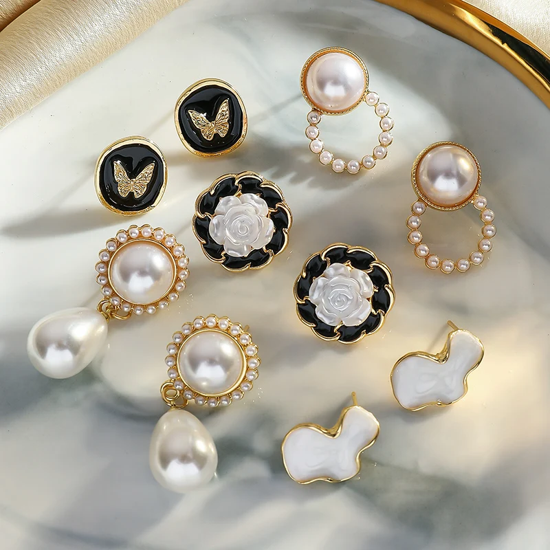 5 Pairs of Women's Fashion Retro Style Imitation Pearl Flower and Butterfly Earrings Suitable for Daily Wear and Festive Gifts