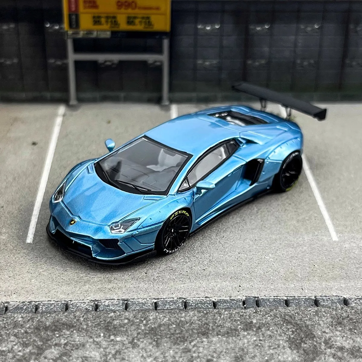 نموذج سيارة King Model 1:64 LP700 Aventador LBWK مصنوع من خليط معدني