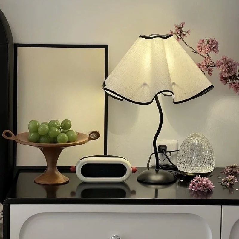 1pc New LED Desk Lamp Modern Minimalist Desk Lamp Petal Umbrella Shaped Desk Lamp Bedroom Atmosphere Lamp Homestay Desk Lamp