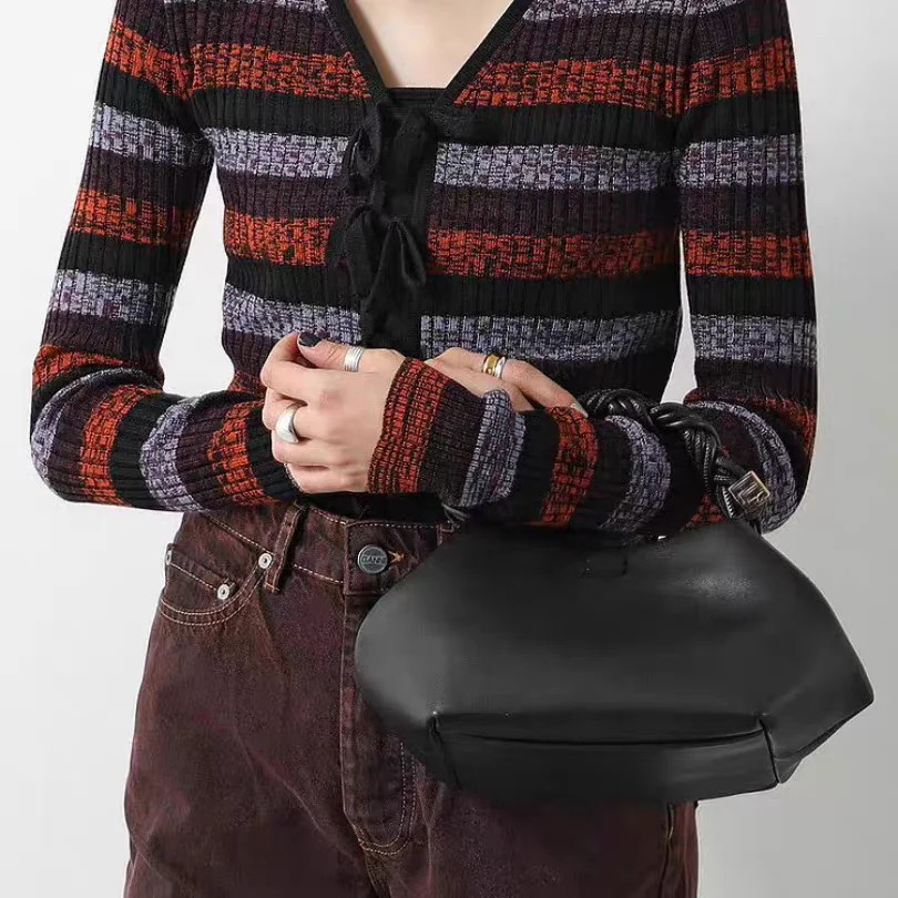 Large size Fashionable Hexagonal Woven Cloud-shaped Handbag Is A Lightweight and Versatile Shoulder Bag Suitable Women To Use.