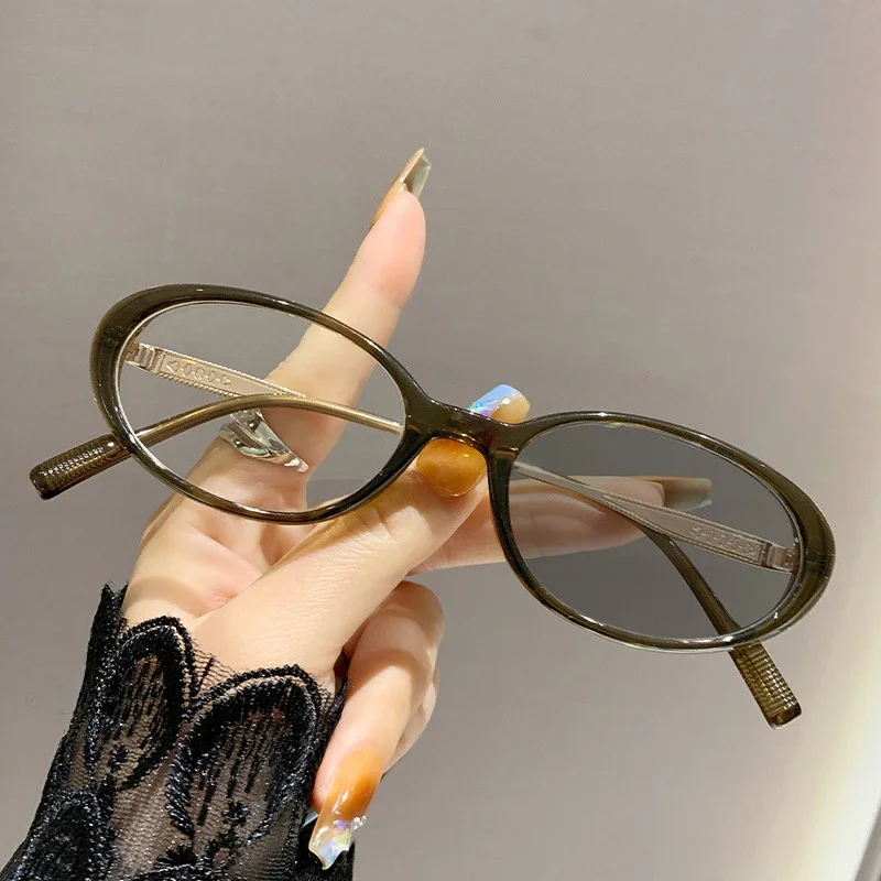 حساسة للضوء تغيير لون بيضاوي الشكل ومضادة للضوء الأزرق عصرية ذات حافة سميكة وإطار صغير نظارات قريبة النظر Очки Gafas