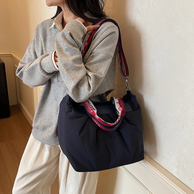 مطوي تصميم الأزهار حزام صغير حمل الحقائب للنساء نسيج النايلون سعة كبيرة الكتف حقيبة كروسبودي حقائب اليد العلامة التجارية الأصلية