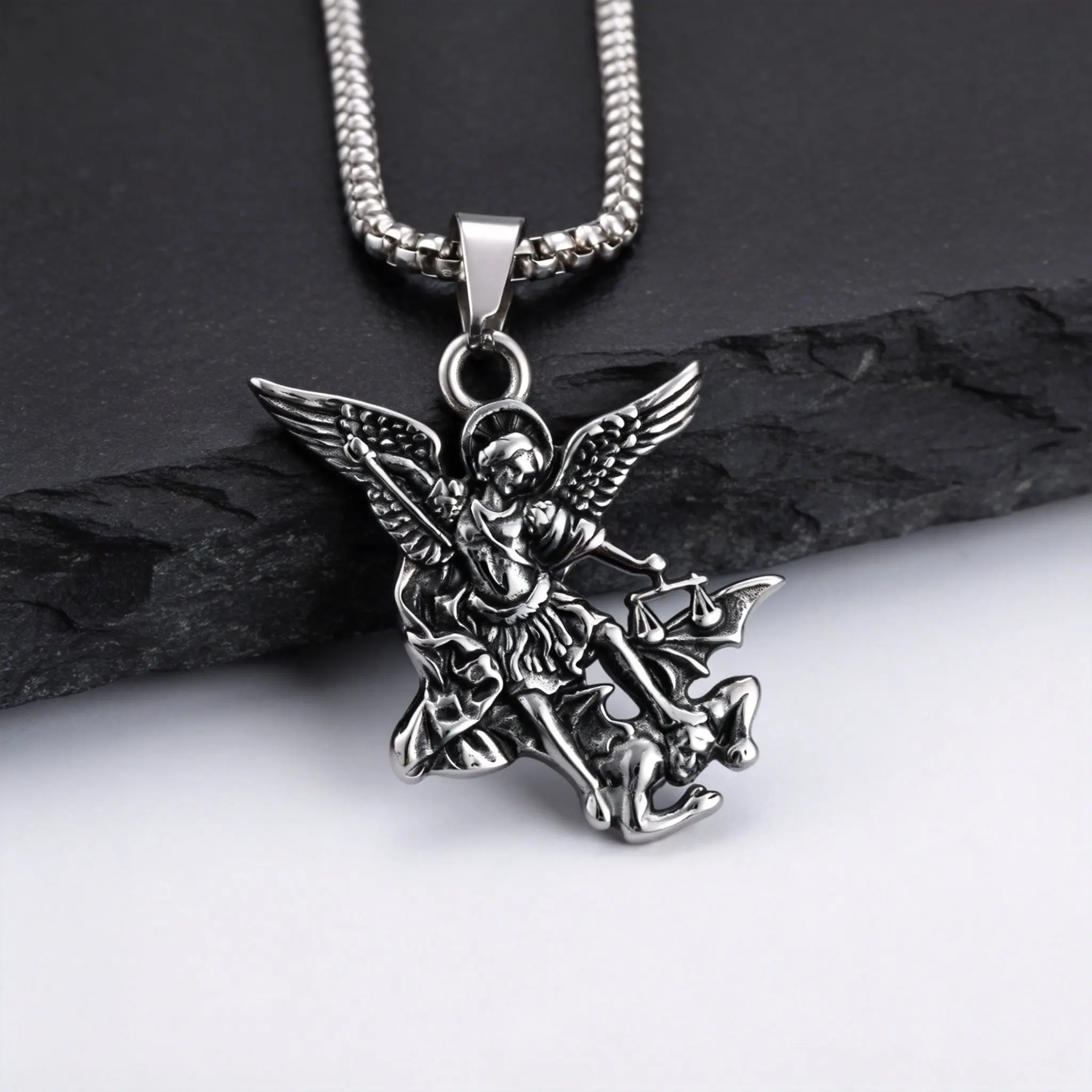 Collier pendentif en acier inoxydable Archange Saint Michel pour hommes et femmes, bijou amulette de protection religieuse ange gardien, cadeau
