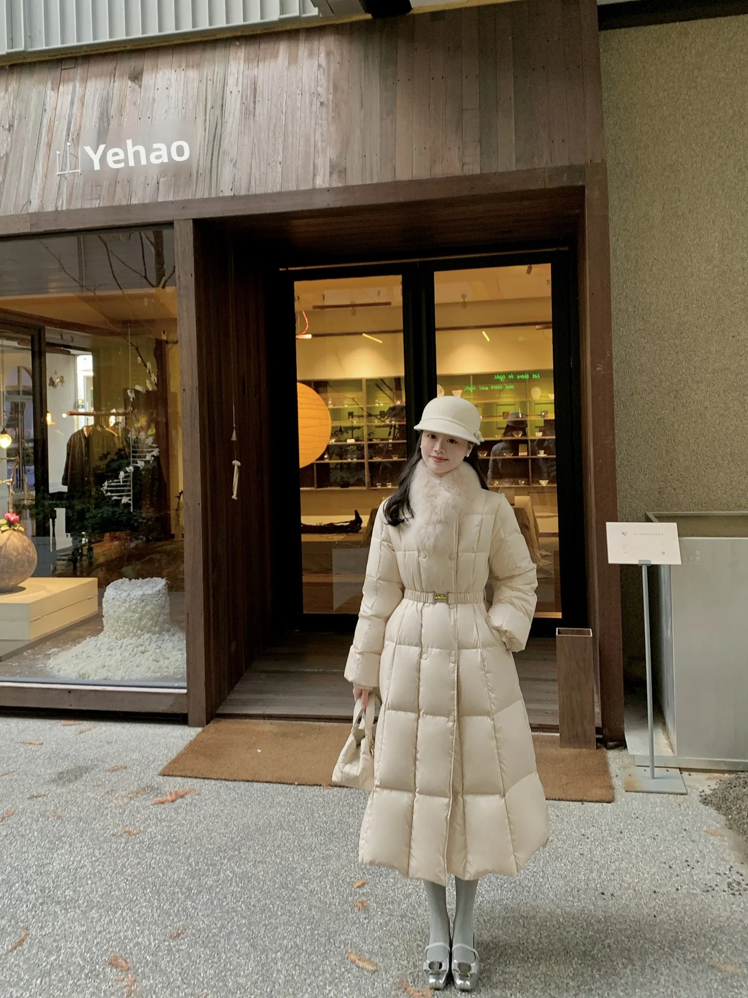 

Elegant Long Duck down Jacket Women's Winter Coat Fur Trimmed Waist-Cinching White Duck Feather 90% Fill Premium Puffer