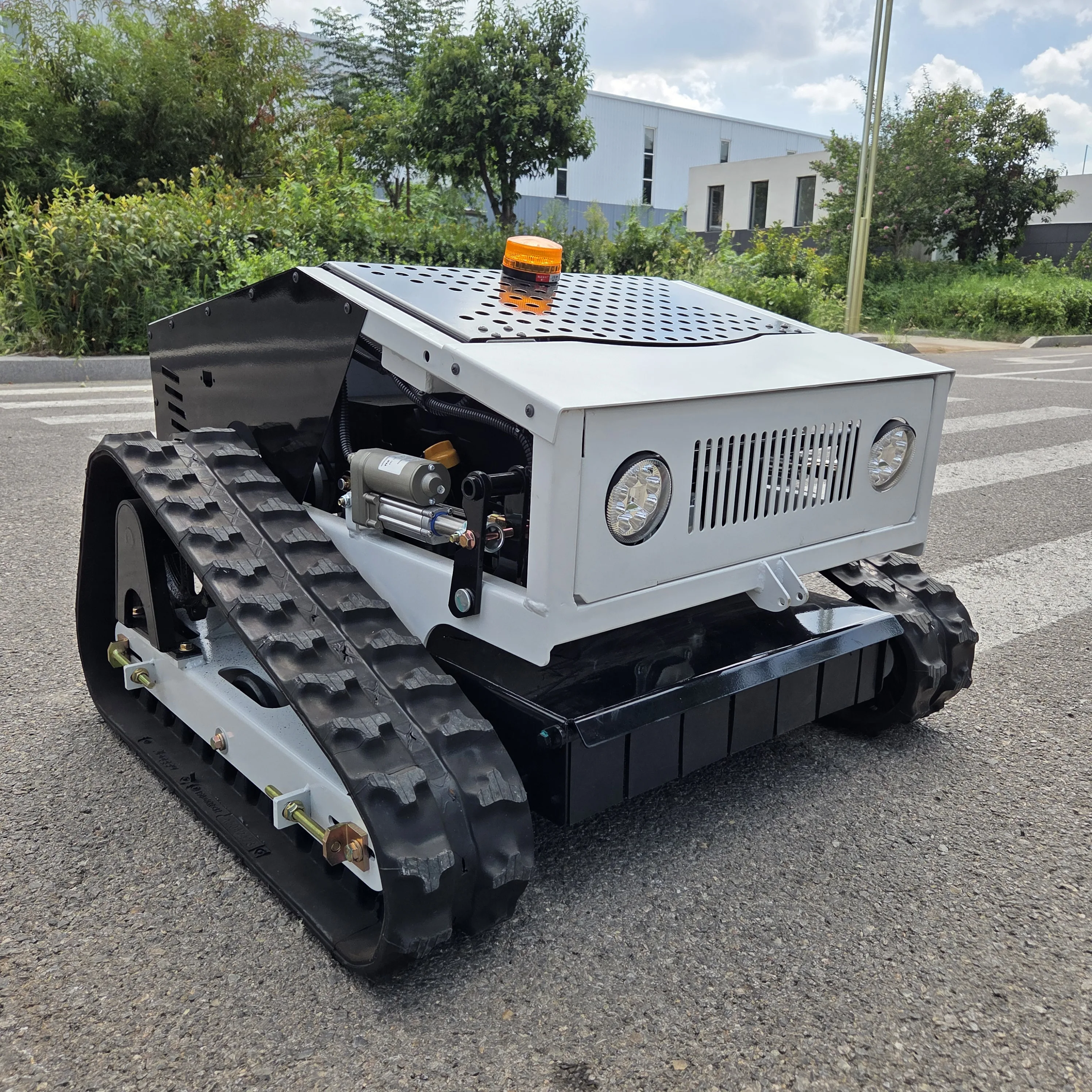 Nowa inteligentna kosiarka do trawy z elektrycznym rozrusznikiem jednym przyciskiem, podnoszeniem ostrza, funkcją zero turn i pełną automatyzacją.