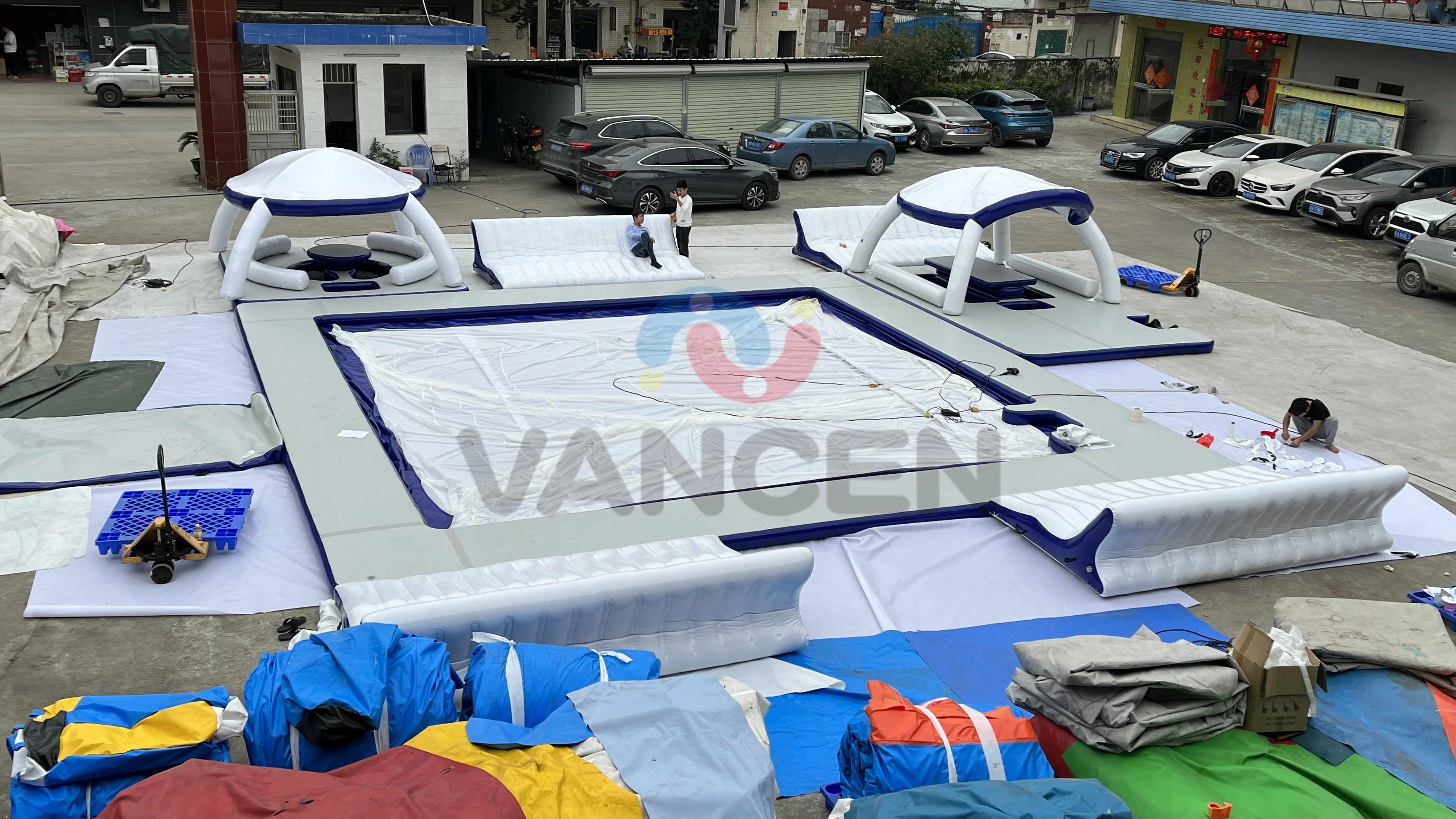 Summer Water Entertainment Equipment Inflatable Island With Tent Drop Stitch PVC Inflatable Platform Floating Dock With Ladder