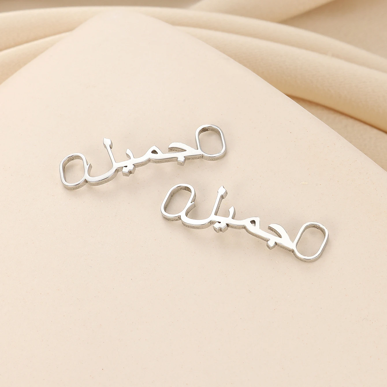 Lettere arabe personalizzate Nome Fibbie per scarpe Fibbia per lacci personalizzata in acciaio inossidabile Decorazione per sneaker personalizzata Gioielli con ciondoli