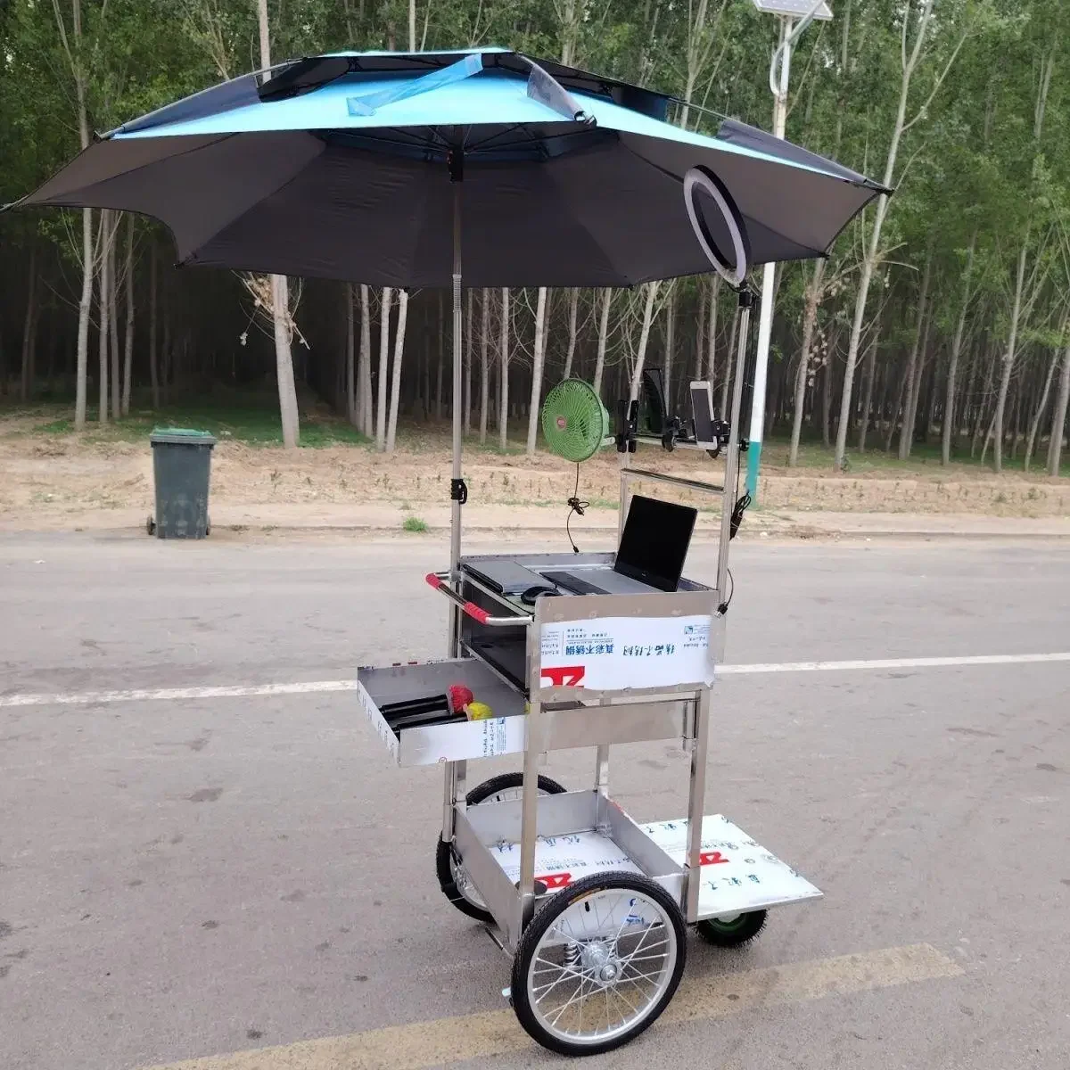 Интернет-тележка для знаменитостей (три слоя с зонтиком) легко разбирается и сборка, полностью функциональная и очень легкая.