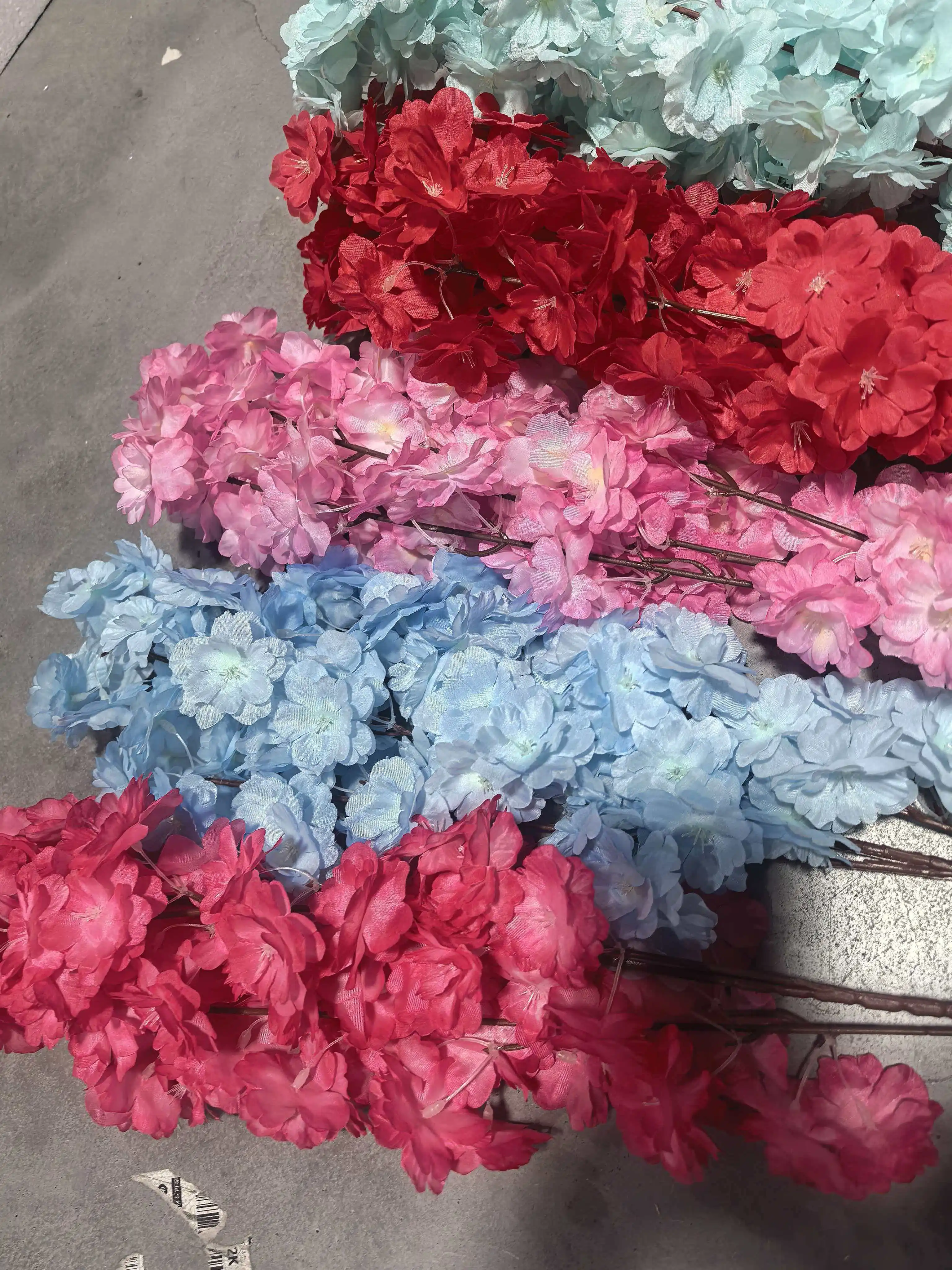 500 Stück realistische künstliche Kirschblütenzweige, handgefertigte Plastikblumen, Hochzeits-, Valentinstags- und Partydekoration. – Detail 3