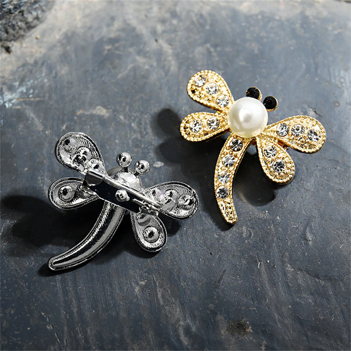 1 Pcs DIY Mini Dragonfly Brooch Creative Design Alloy Rhinestone Pearl Insect Brooch Party Jewelry Accessories Gift 2024