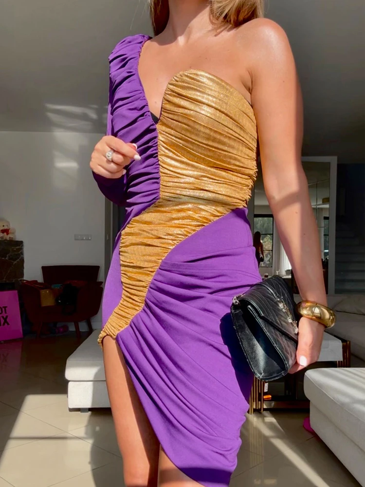 Mini abito asimmetrico di lusso con scollo a V e monospalla – Abito da festa aderente con volant viola e oro per donna