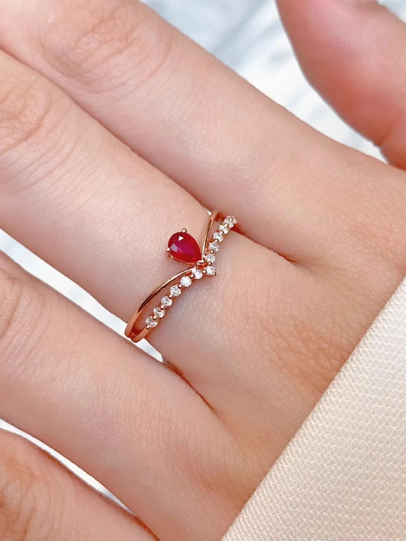 925 silver Ins style inlaid diamond natural pigeon blood ruby ​​ring exquisite crown design luxurious romantic fashion