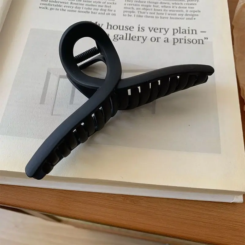 Women Elegant Black Geometric Plastic Hair Claw Lady Sweet Long Hair Holder Toothed Clips Hairpins Fashion Hair Accessories