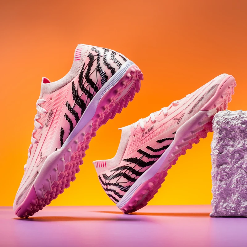 

Высококачественные спортивные футбольные бутсы TF/FG, удобные, дышащие, персонализированные и модные.