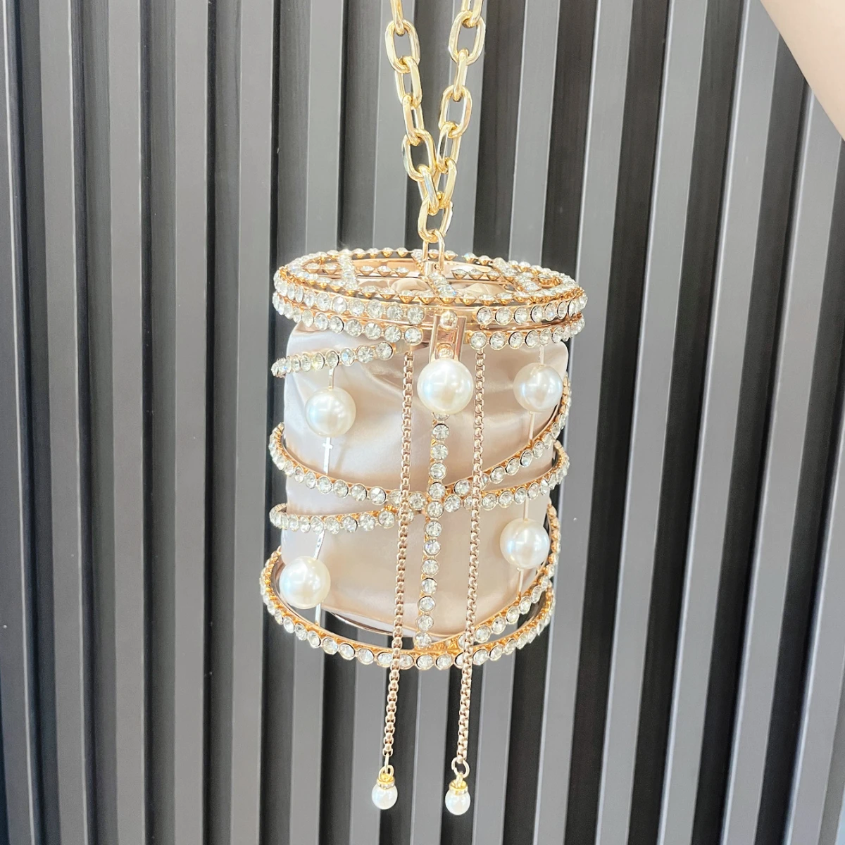 

JIOMAY 2025 New Women's Gold Evening Clutch Bags Luxury Designer Silk Satin Bucket Bag,Crystal-Embellished Metal Pearl Party Bag
