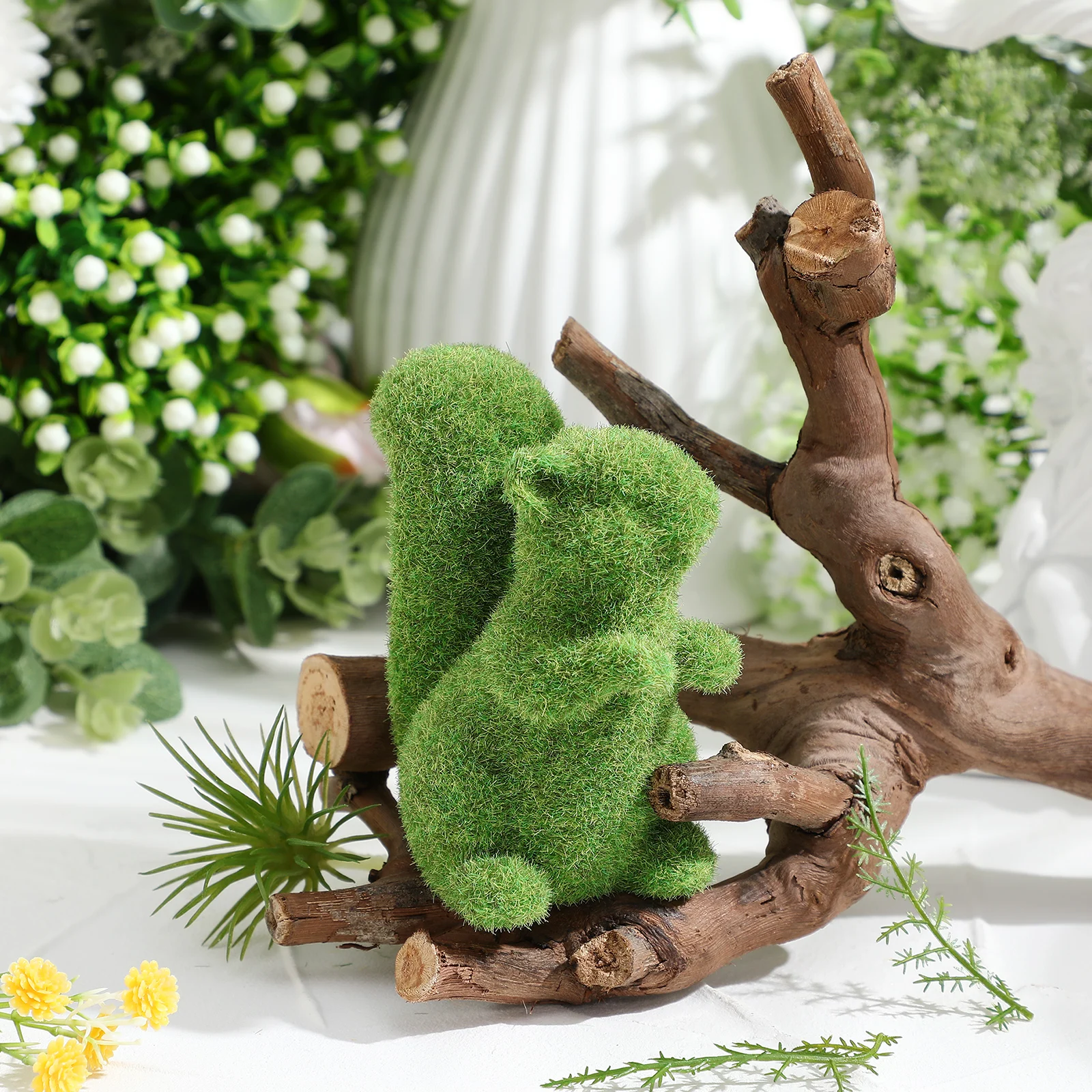 

Resin Squirrel Garden Decor Durable Resin Sculpture Cute Small Squirrel Statue Landscape Ornament for Home Garden Decoration