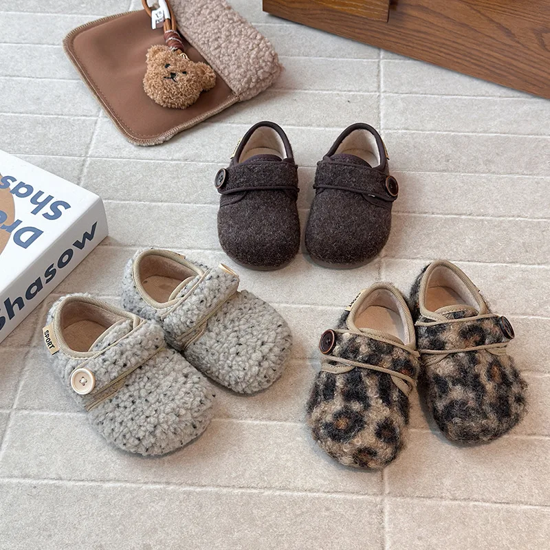 2026 Winter New Children Fashionable Leopard Print Plush Slippers Universal Cotton Drag Luxury Buckle Design Girls Shoes
