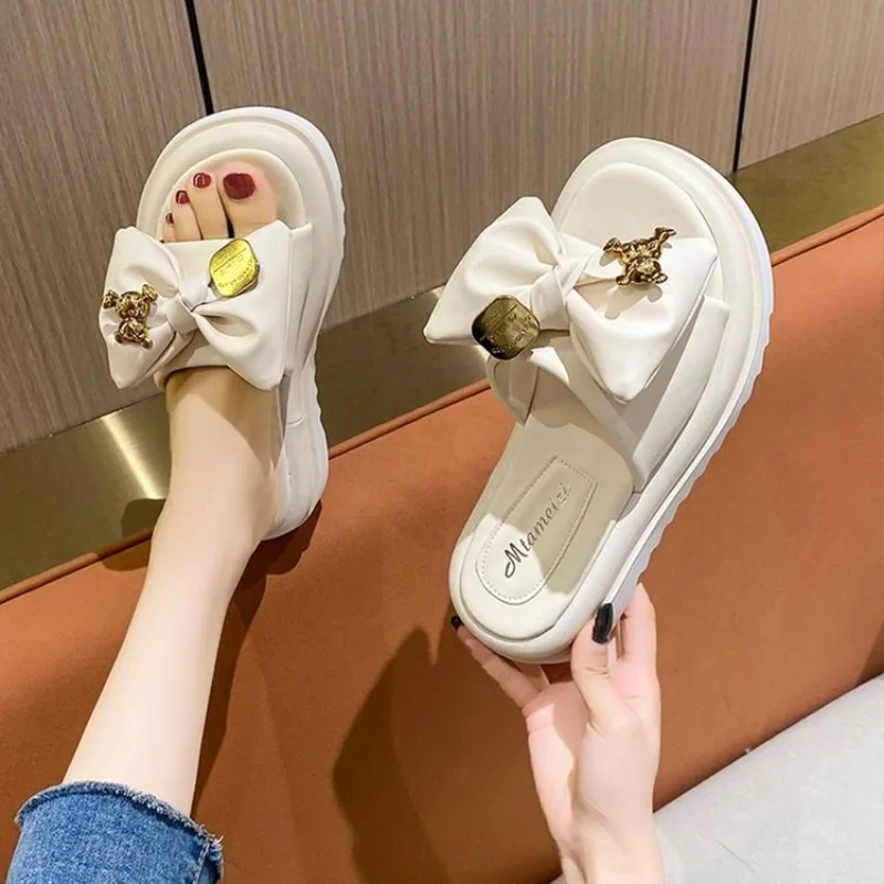 

New Women Chunky Rhinestone Butterfly Slippers Flip Flops Holiday Beach Women Sandals Indoor Outdoor Ladies Party Sandals Mujer