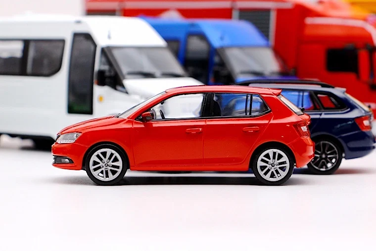 Skoda Fabia รถของเล่นสำหรับสะสมโมเดลเหล็กหล่อ1:43 2015