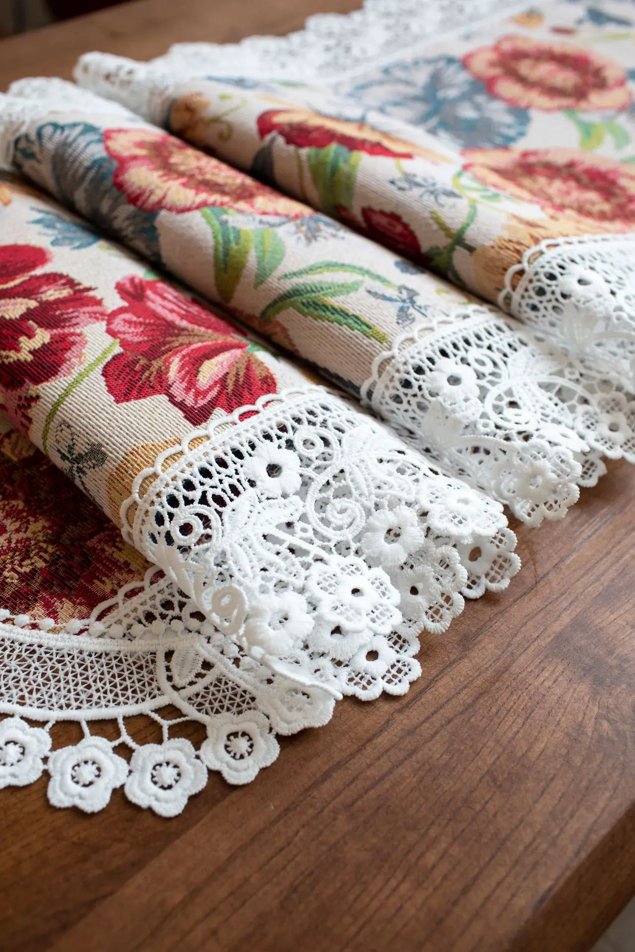 Pastoral Style Hollow Lace Tablecloth Cabinet Cover Towel Light Luxury Floral Table Runner For Home Kitchen Dining Table Decor 1