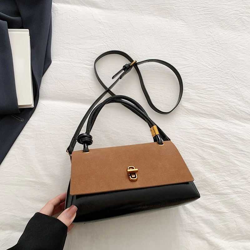 

Классическая женская сумка через плечо Combo - кожаный материал, элегантный дизайн от известного дизайнера