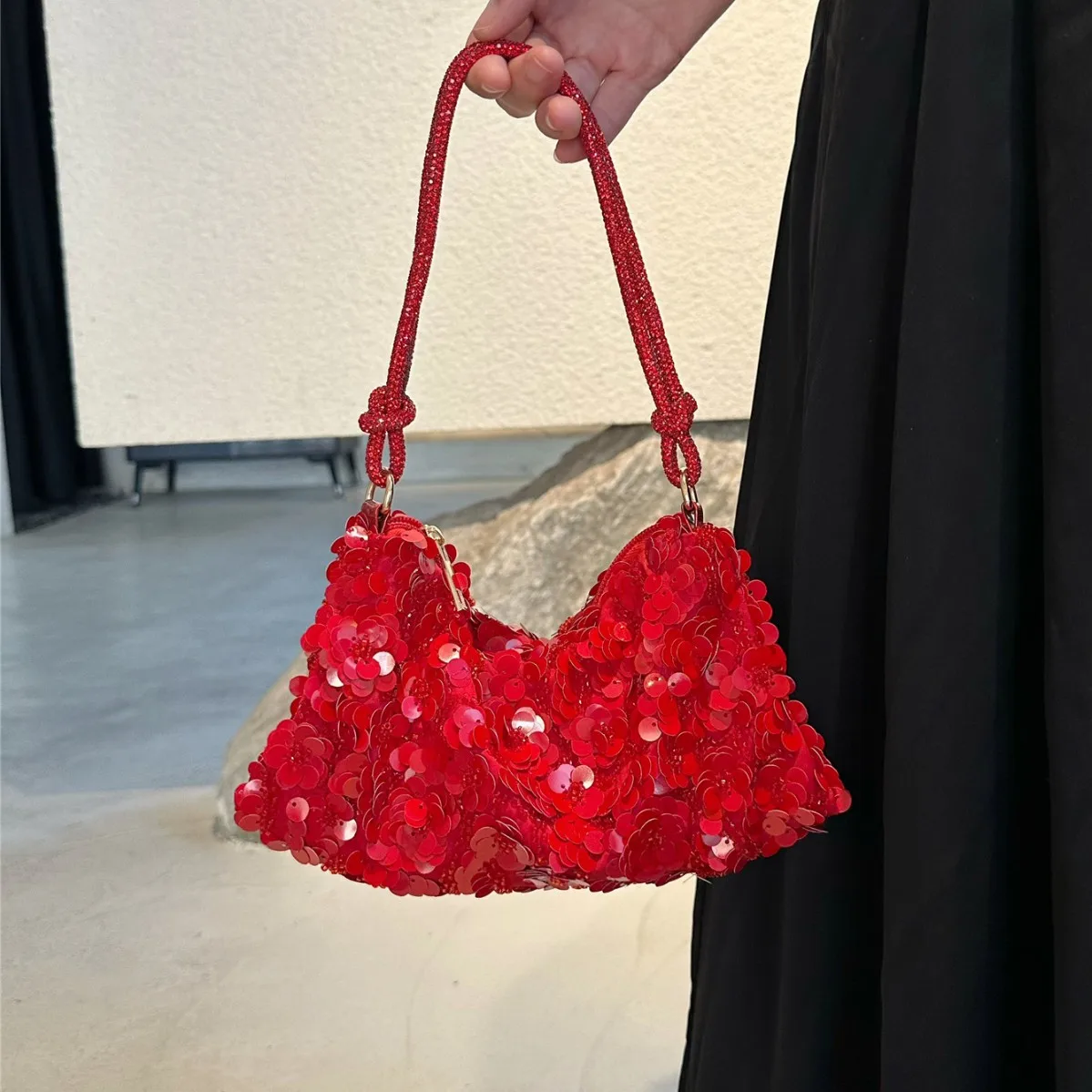 menina-picante-high-end-novo-estilo-vermelho-branco-lantejoulas-saco-de-festa-frisado-banquete-saco-de-pulso-espumante-bolsa