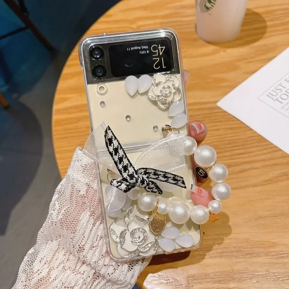 

Luxury Pearl Flower Crown Phone Case for Samsung Galaxy Z Flip 6 5 Z Flip 4 3, Anti-Scratch Rhinestone Crystal Cover