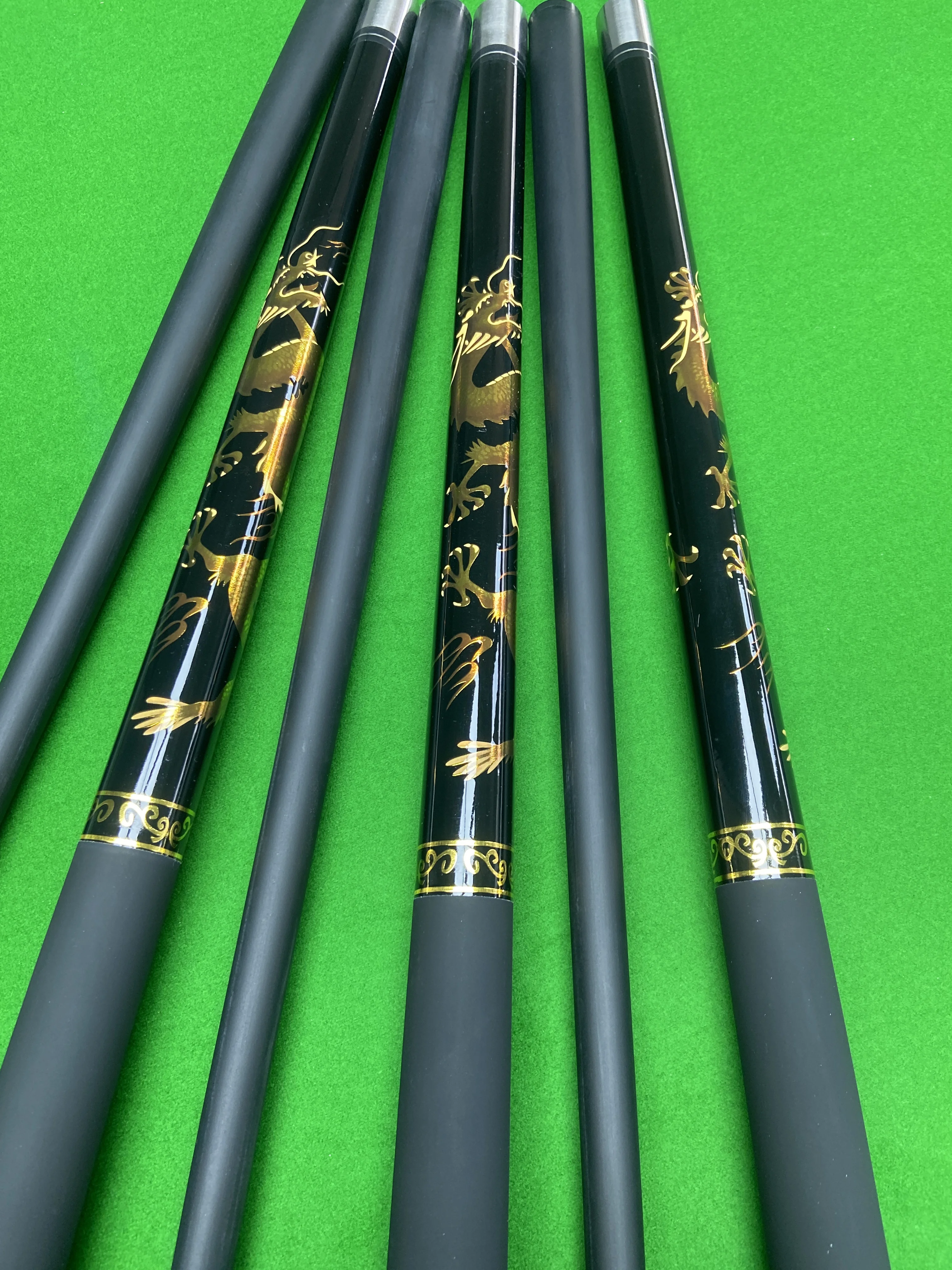 

Professional 9 Ball and Carom Billiards Carbon Fiber Pool Cue with 12.5mm Tip and Dragon Element Design