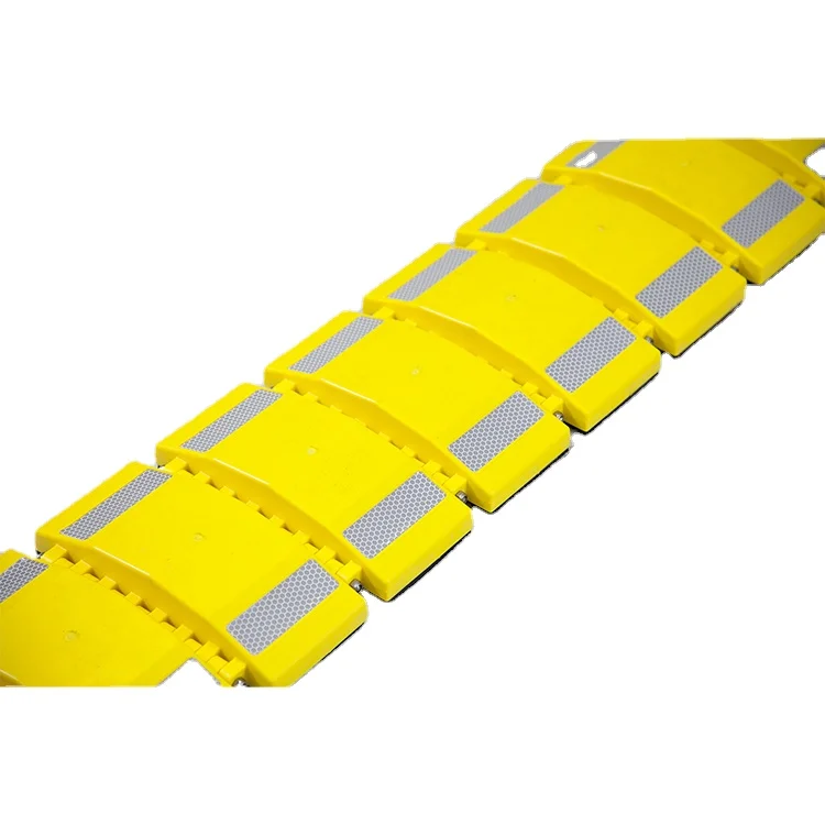 Portable Durable Traffic Reflector Speed Bump PVC Covered PP Material Road Safety Speed Hump