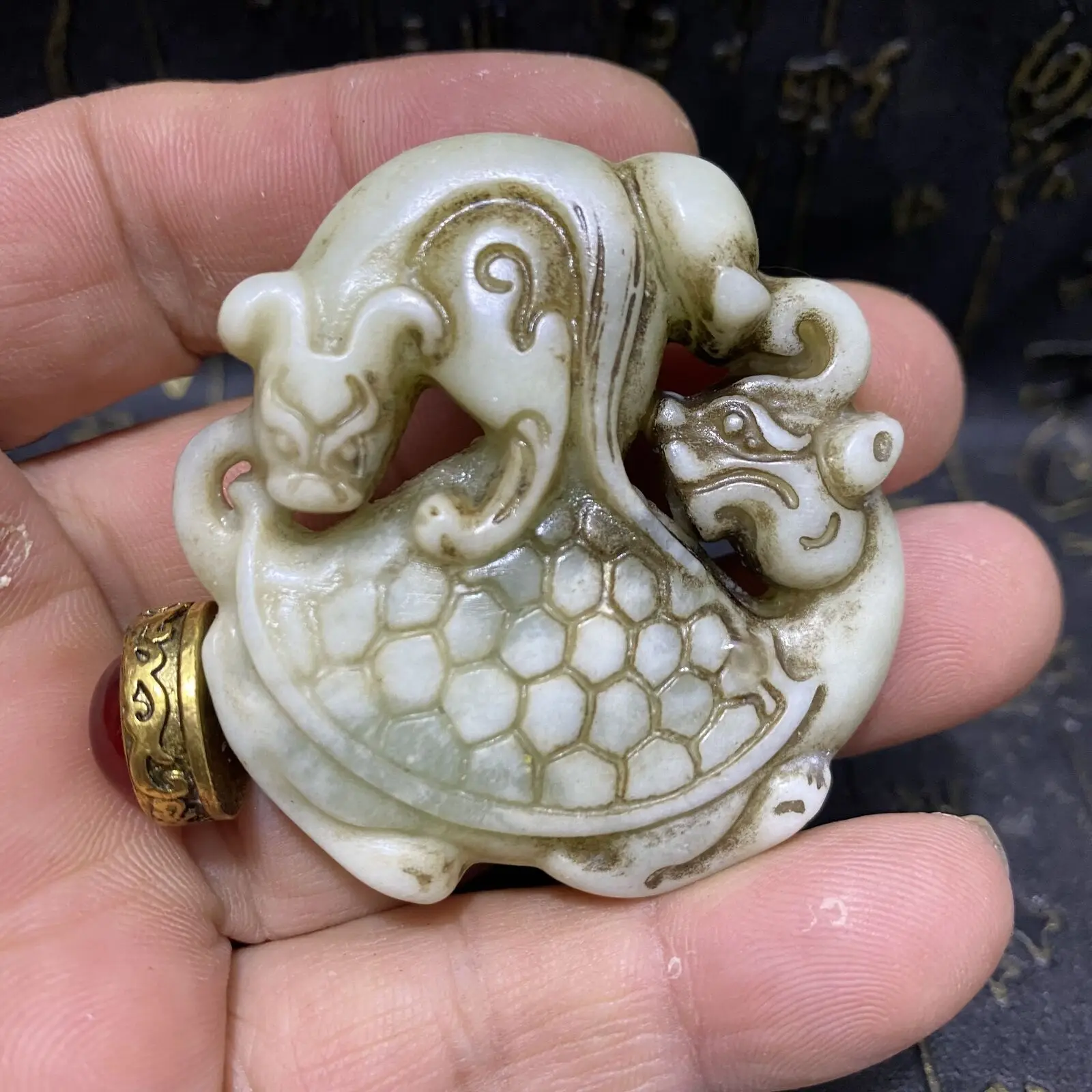 Old Chinese Natural Hetian Jade Hand-carved Exquisite  Snuff Bottle
