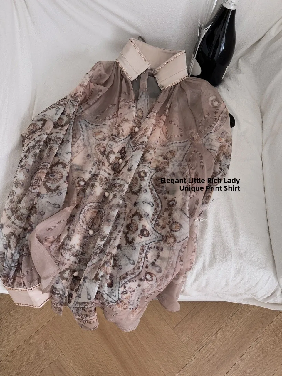 Faionable da donna allentata stampata europea con abbellimento di diamanti, colletto rialzato dimagrante, top con bottone singolo per l'autunno