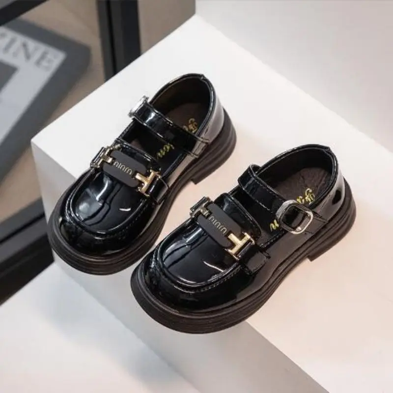 

Girl Autumn Princess Shoes Metal Chain Round Toe Patent Leather Hook-loop Kids Loafers Autumn Fashion Girl Mary Janes Flats