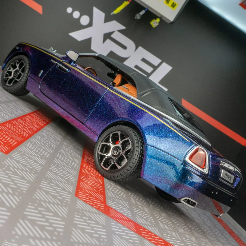 

1:24 Rolls Royce High-end fashion luxury car alloy car model doors and hood trunk can open suitable for collection