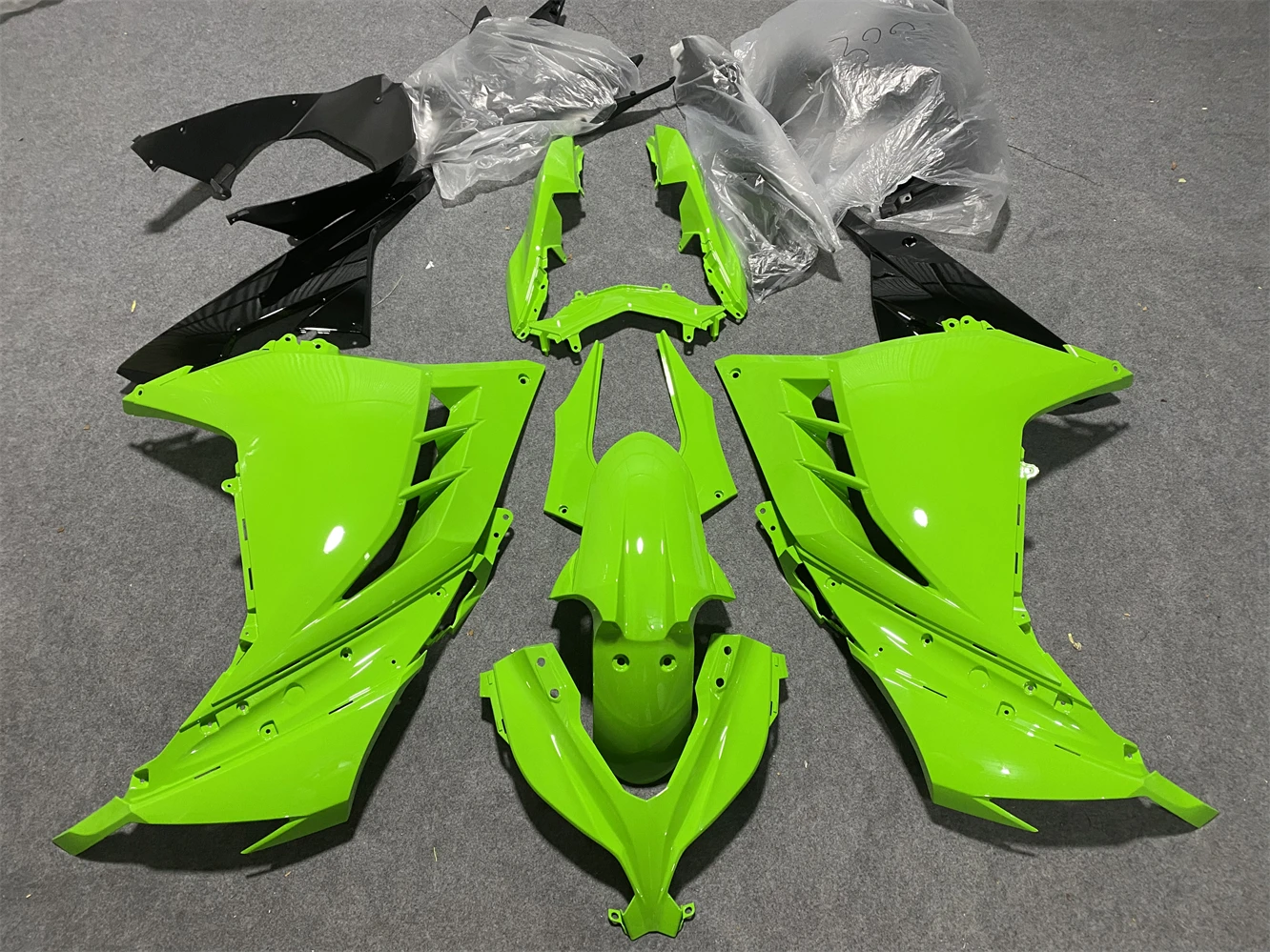 Motorcycle Fairing Kit Suitable for Kawasaki Ninja 300 13-17 Years EX300 ZX300 2013 2014 2015 2016 2017 Fairing Green Black