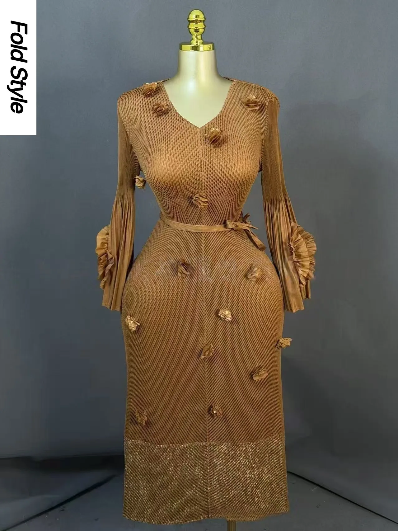 

Miyake High-end Elegant Solid Color Fish Scale Petal Sleeve Dress Heavy Industry Pleated Three-dimensional Flower Bronzing Dress