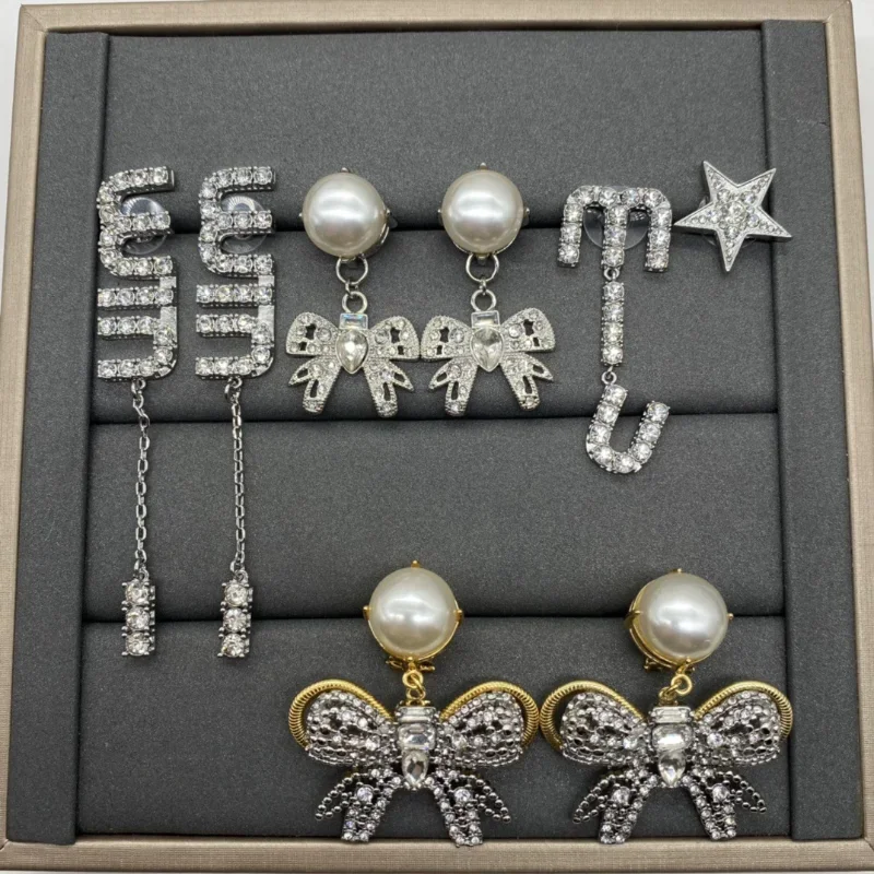 

New letter full diamond earrings with feminine temperament, bow earrings, silver needles, anti allergic