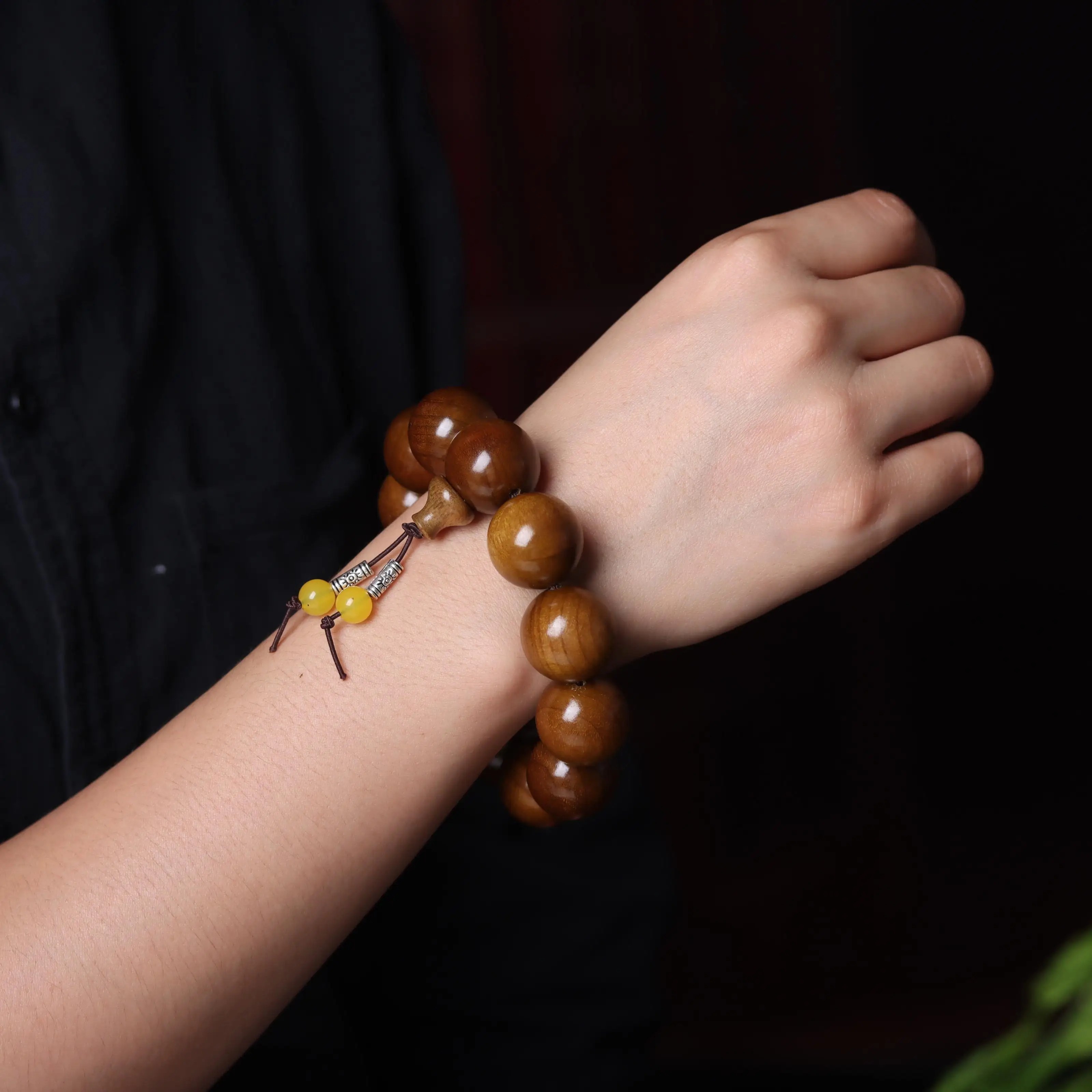

Sichuan Phoebe Sheareri Wooden Prayer Beads Bracelets Nan Submerged Wood Water Ripple Men and Women Lobular Rosewood Bracelet