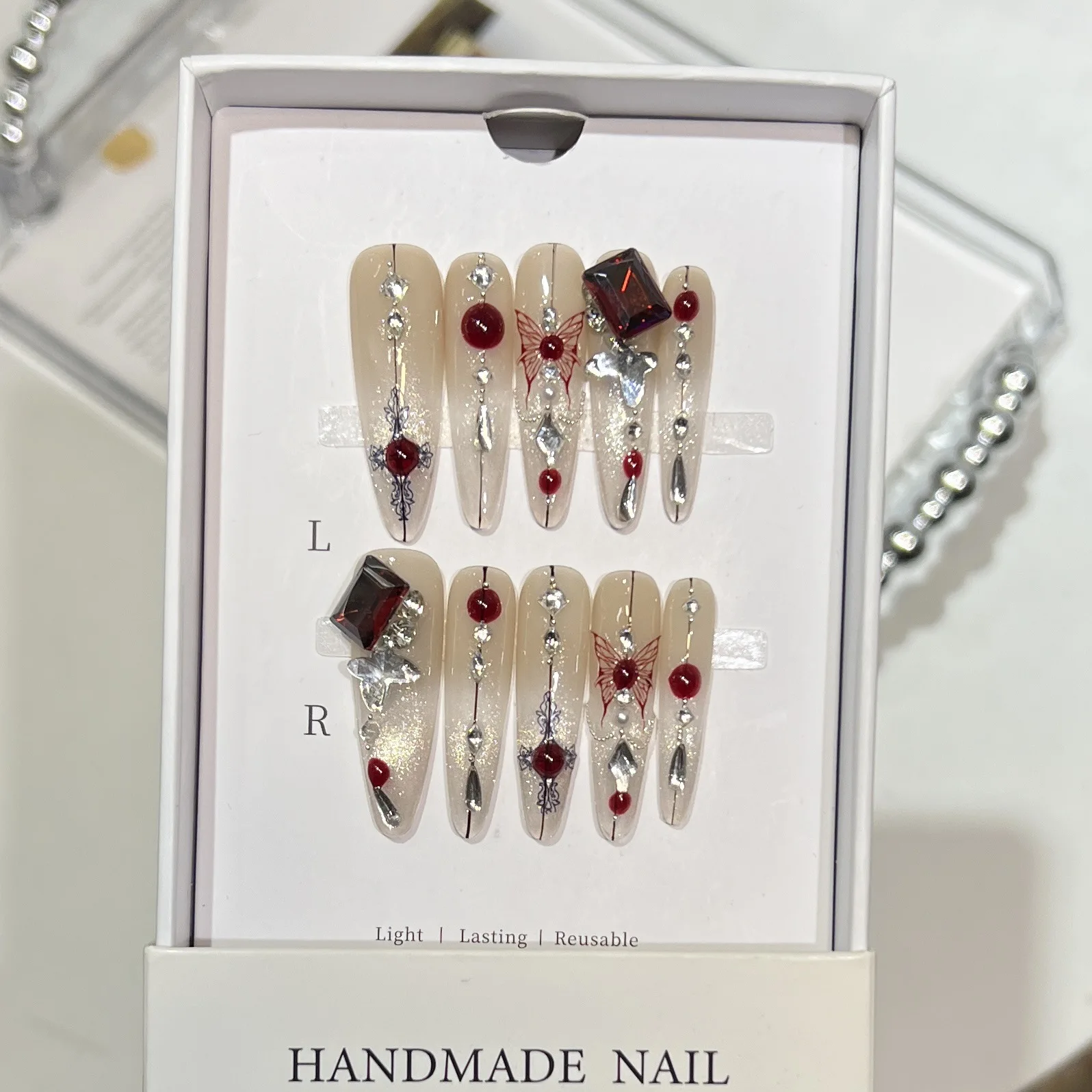 

10pcsHandmade Long Stiletto Press on Nails Gothic Style Cat Eyes Retro Red Rhinestone Design Sweet Cool False Nail Wearable Nail