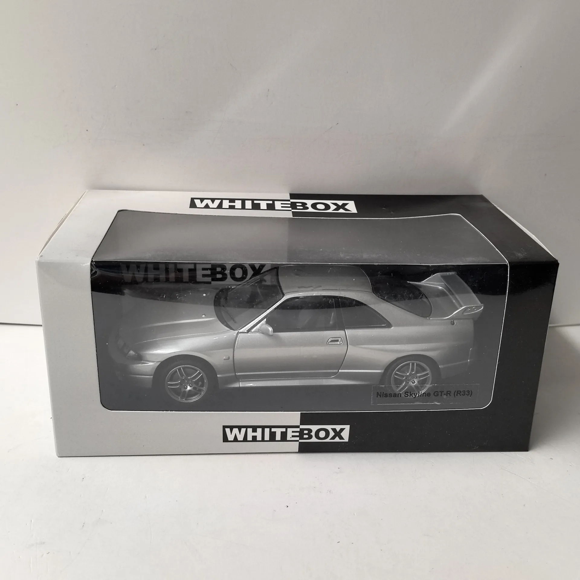 

Flaws Diecast Whitebox 1/24 Scale SKYLINE GT-R R33 Alloy Car Model Collectible Toy Gift Souvenir Display Ornament