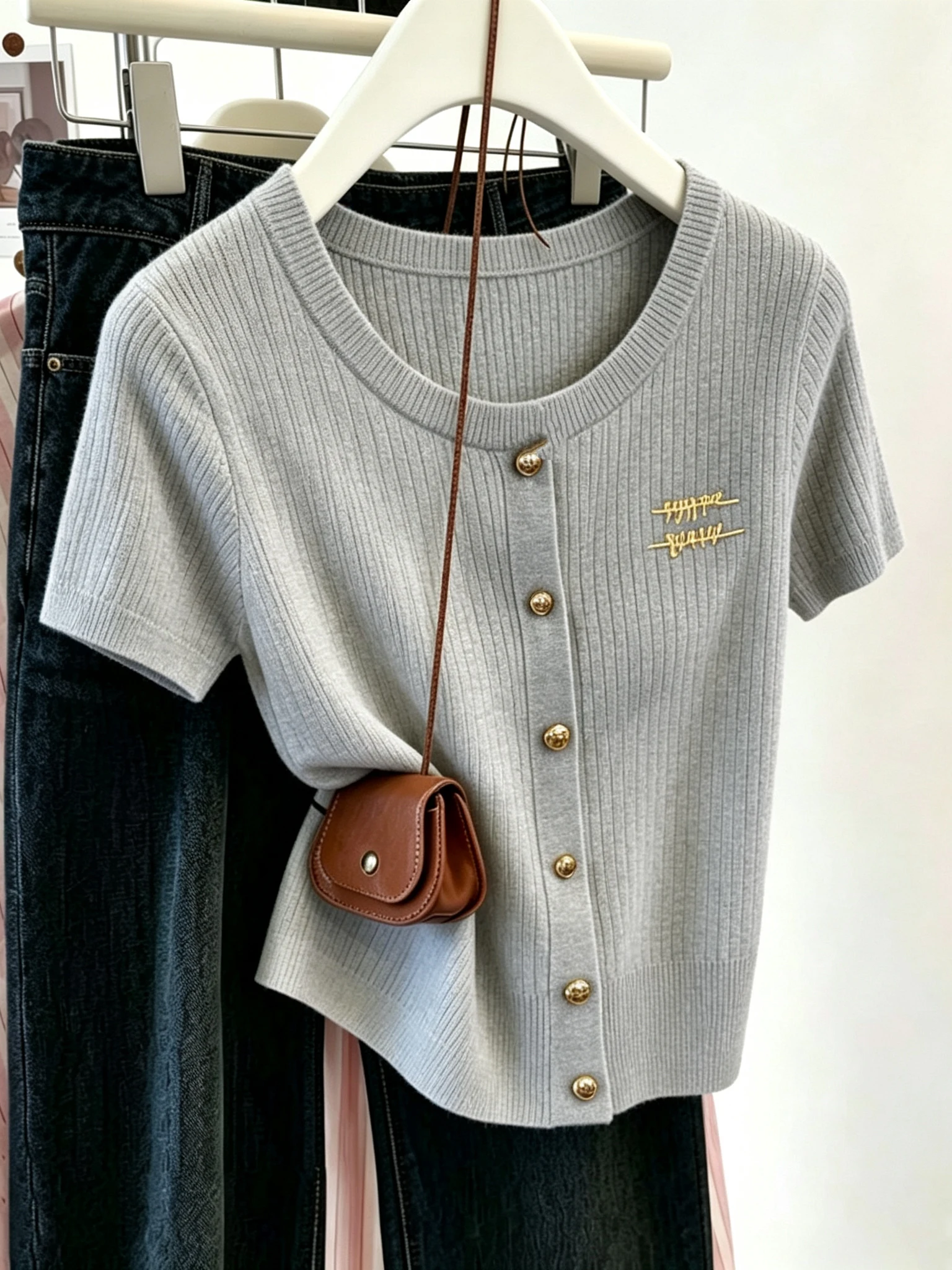 

Large Size Women's round Neck Button Knitted Short Sleeve Thin Loose T-Shirt Summer Versatile Belly Covering Top