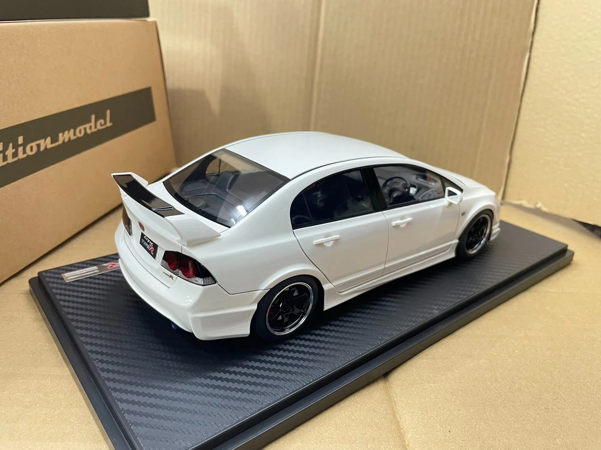 IG 1:18 FD2 نوع R أبيض JDM محاكاة طبعة محدودة الراتنج معدن ثابت سيارة لعبة مجسمة هدية #3