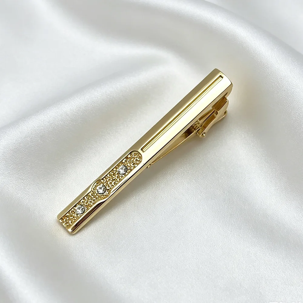 1PCS Spot New Electroplated Gold Smooth Inlaid Rhinestone Tie Clip Cross Border Boutique Hot Selling Men's Collar Clip Wholesale