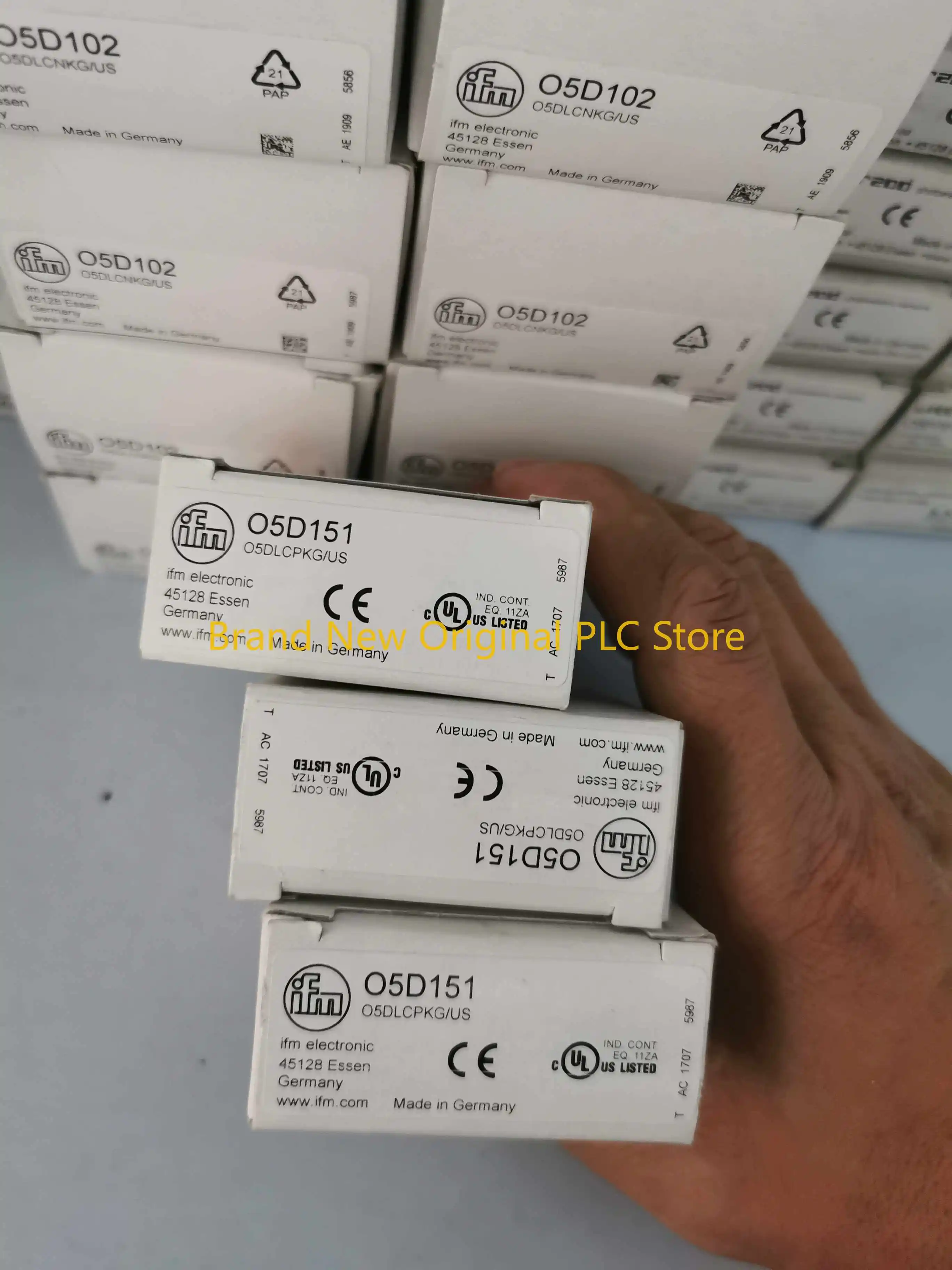 

O5D100 O5D102 O5D151 O5D150 laser transformer